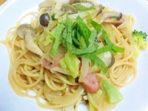 具だくさんのバター醤油パスタ